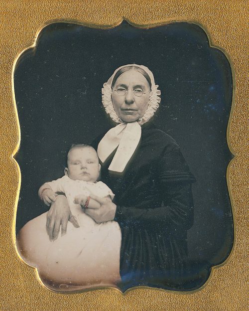 Grandma & Baby Sixth Plate Dag