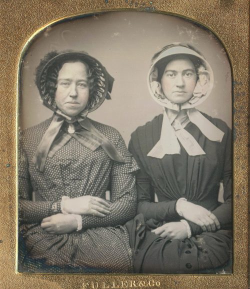Bonnetted Women by Fuller & Co., Sixth Plate Dag
