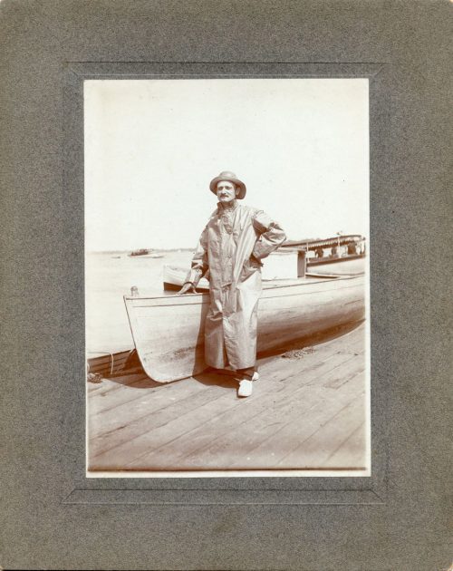 BOATING GARB.