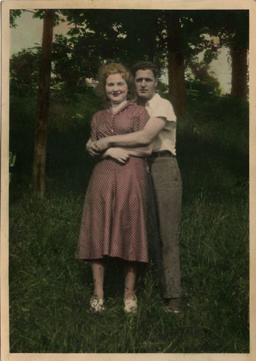 HUGGING COUPLE