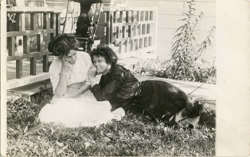 RELAXING LADIES