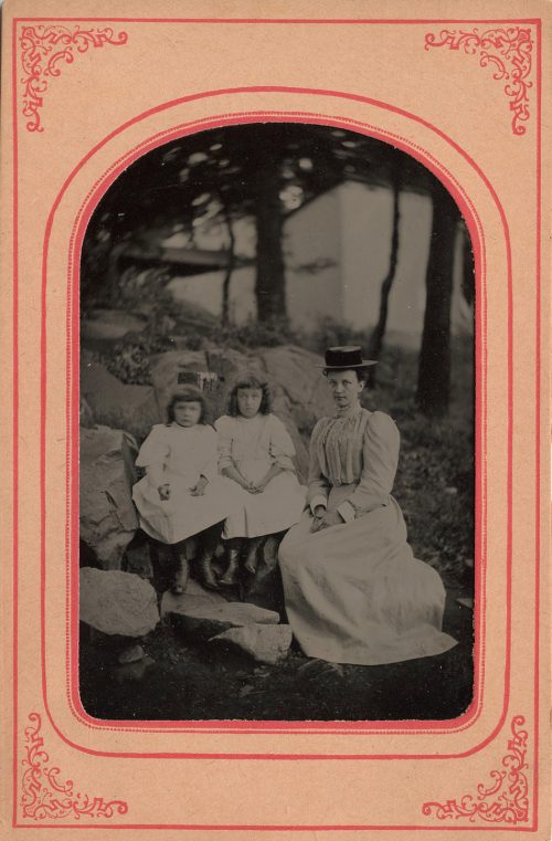 MOTHER AND MOVING KIDS