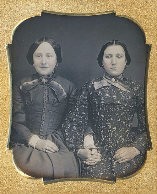 CHARMING SISTERS
