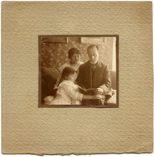 FAMILY READING.